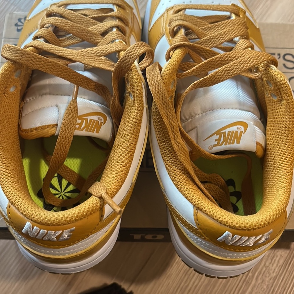 Women’s Nike Dunk - Picture 4 of 8